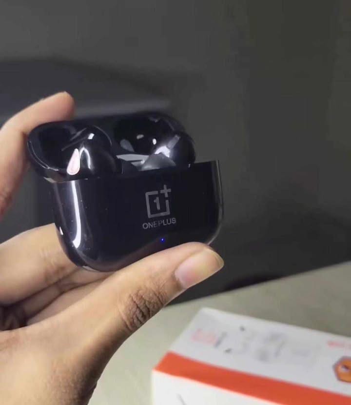 One Plus Airpods Pro | White | Free Cover - Image 4